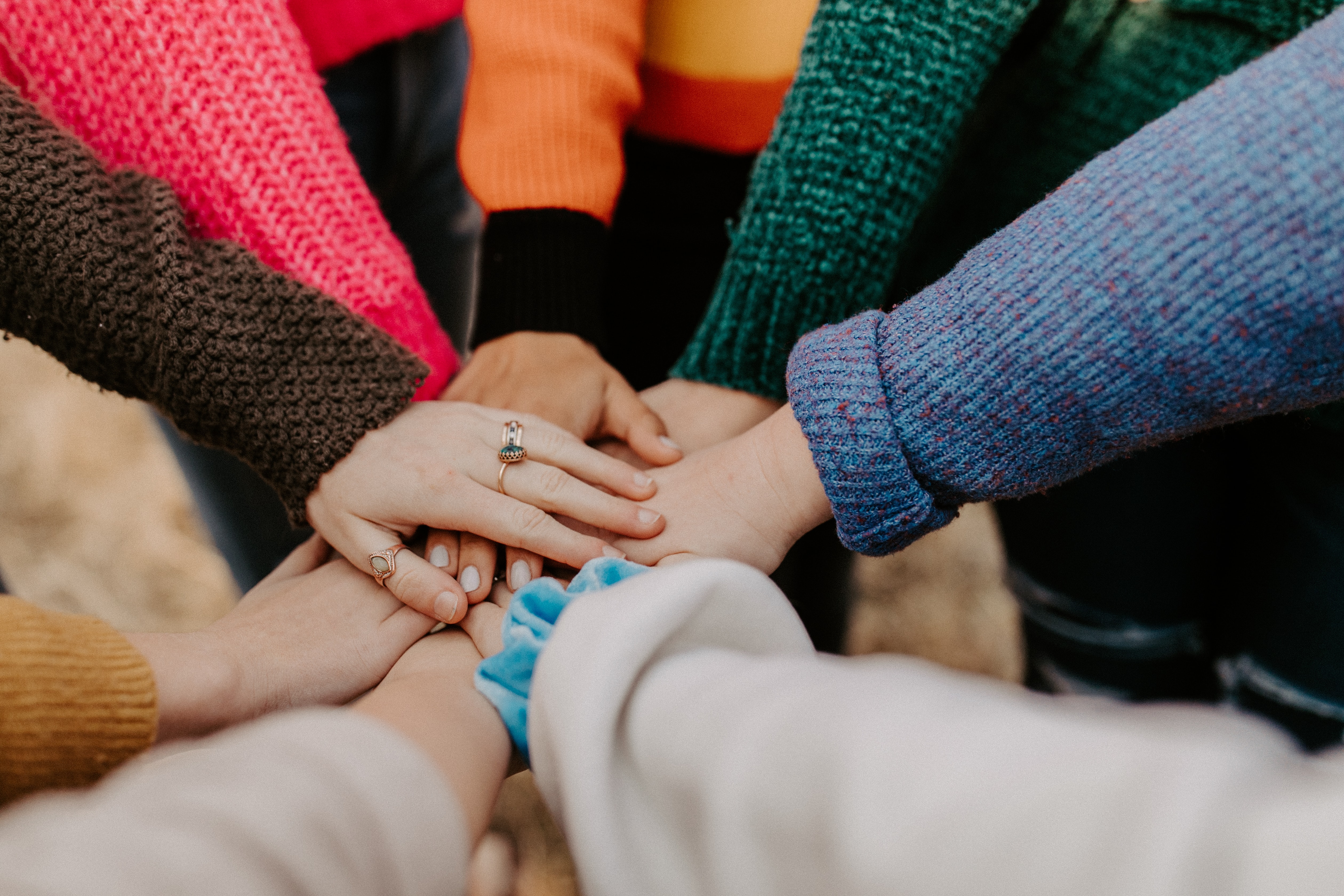 Gemeinsam © Hannah Busing via unsplash