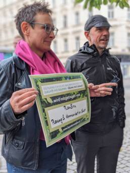 Plakat: zukunft mit bäumen - bäume mit zukunft wird mitgetragen von PlanSinn