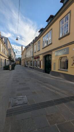 Altgasse Neugestaltung 2026: Parkspur weg, Pflastersteine, eine Seite begrünt